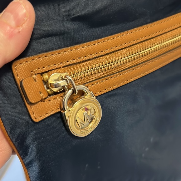 Michael Kors crossbody - Picture 3 of 13